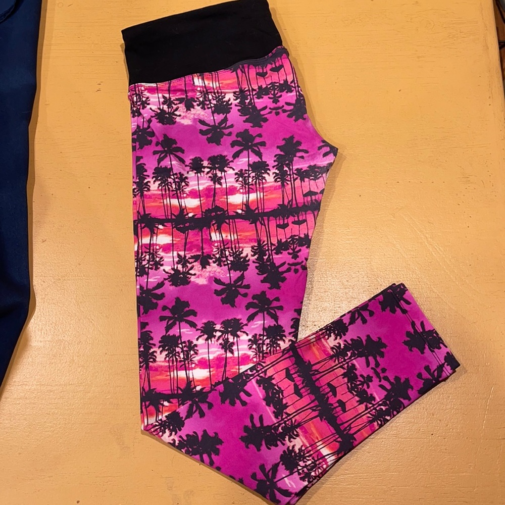 LORNA JANE PINK PALM TREE MID RISE LEGGINGS L
